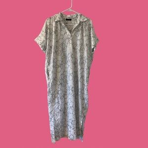 Natori White with Grey Lily Floral Embroidered Caftan - XS